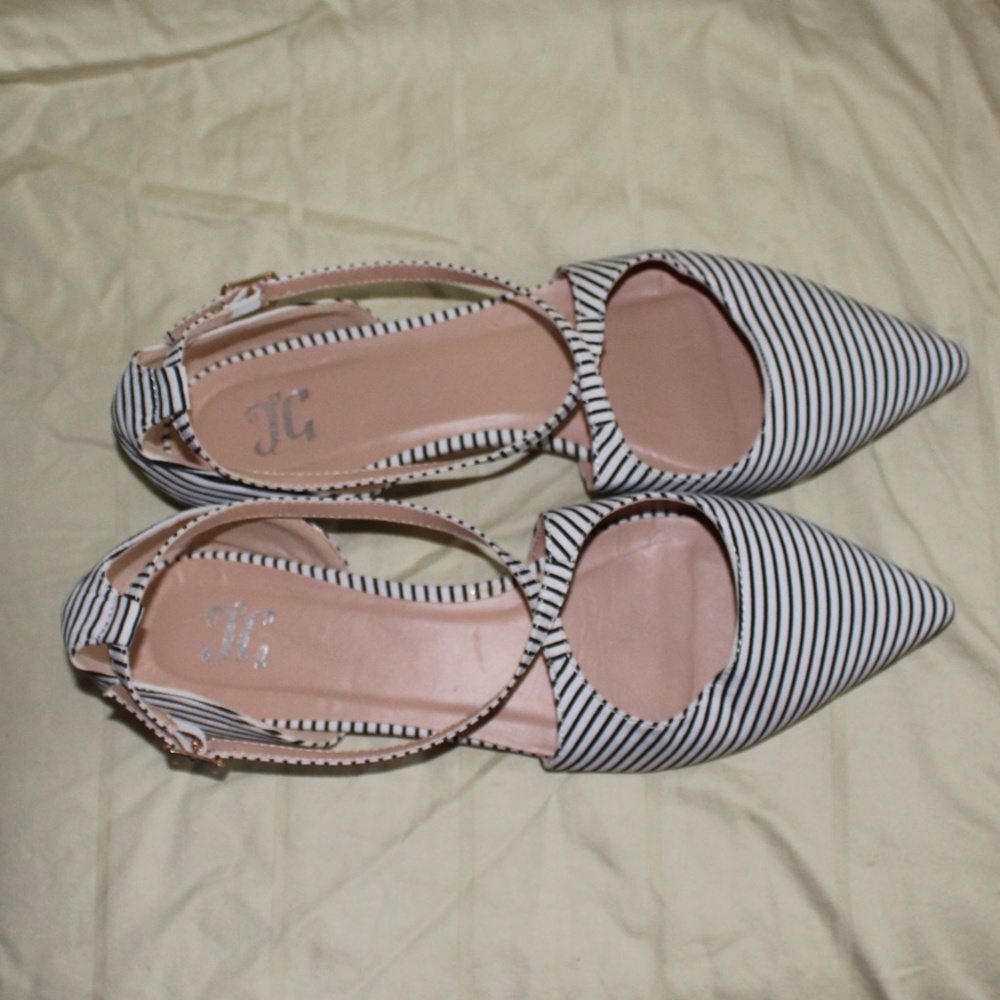 Woman's Flats Sz 7 1/2 Pointed toe, strapped, sandals - Picture 2 of 10